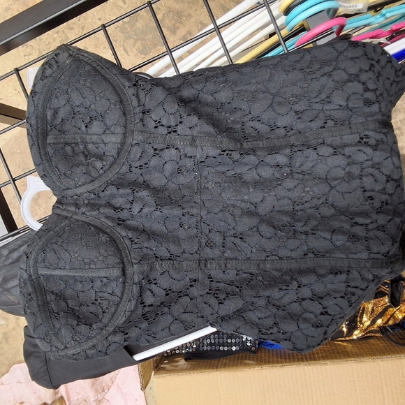 Elegant Black Lace Strapless Dress - Picture 8 of 8